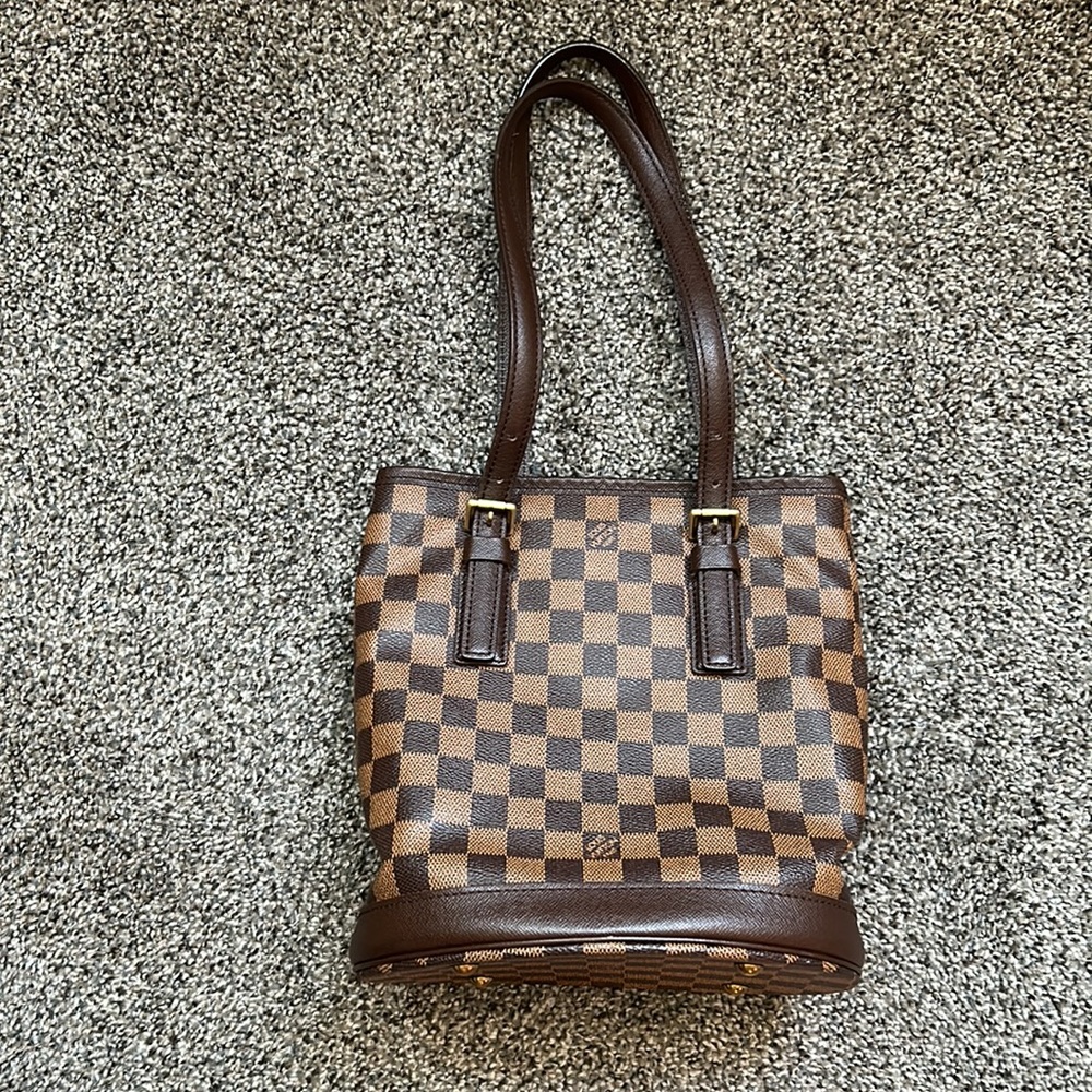 Authentic Louis Vuitton Damier Marais bucket bag 💕 - Picture 2 of 13